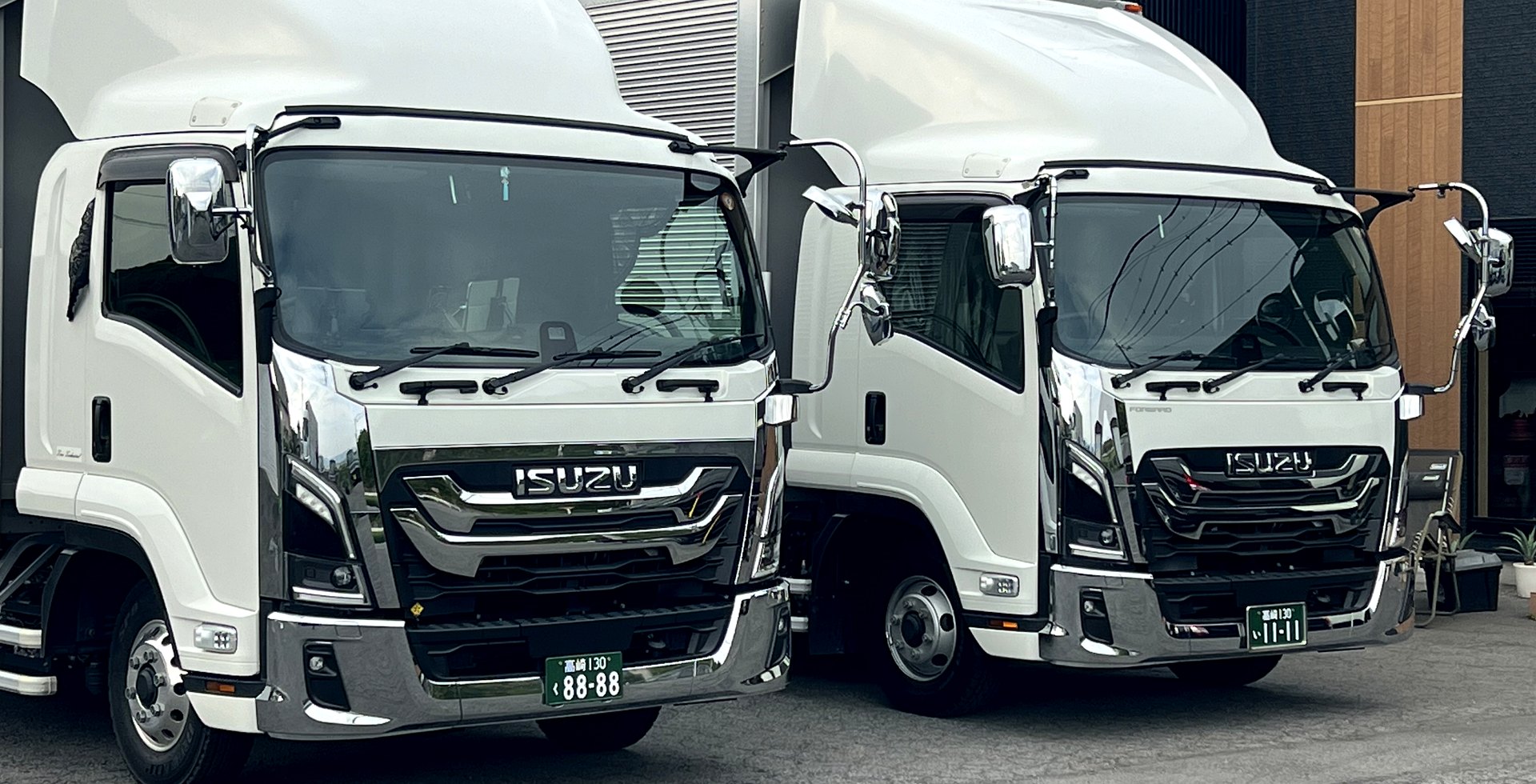 テラテクニカル株式会社のトラック貸切便で使用する大型トラック2台